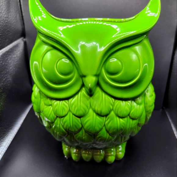 URBAN TRENDS GREEN CERAMIC OWL VASE - Picture 1 of 5